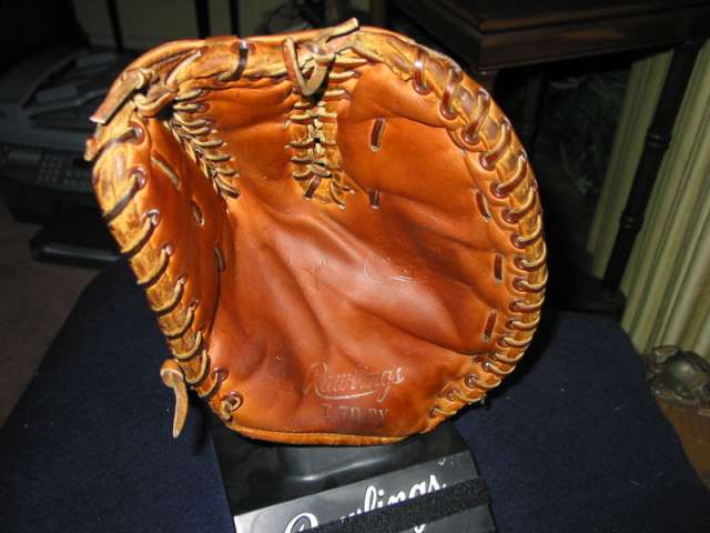 Stan Musial Rawlings T70RY Front